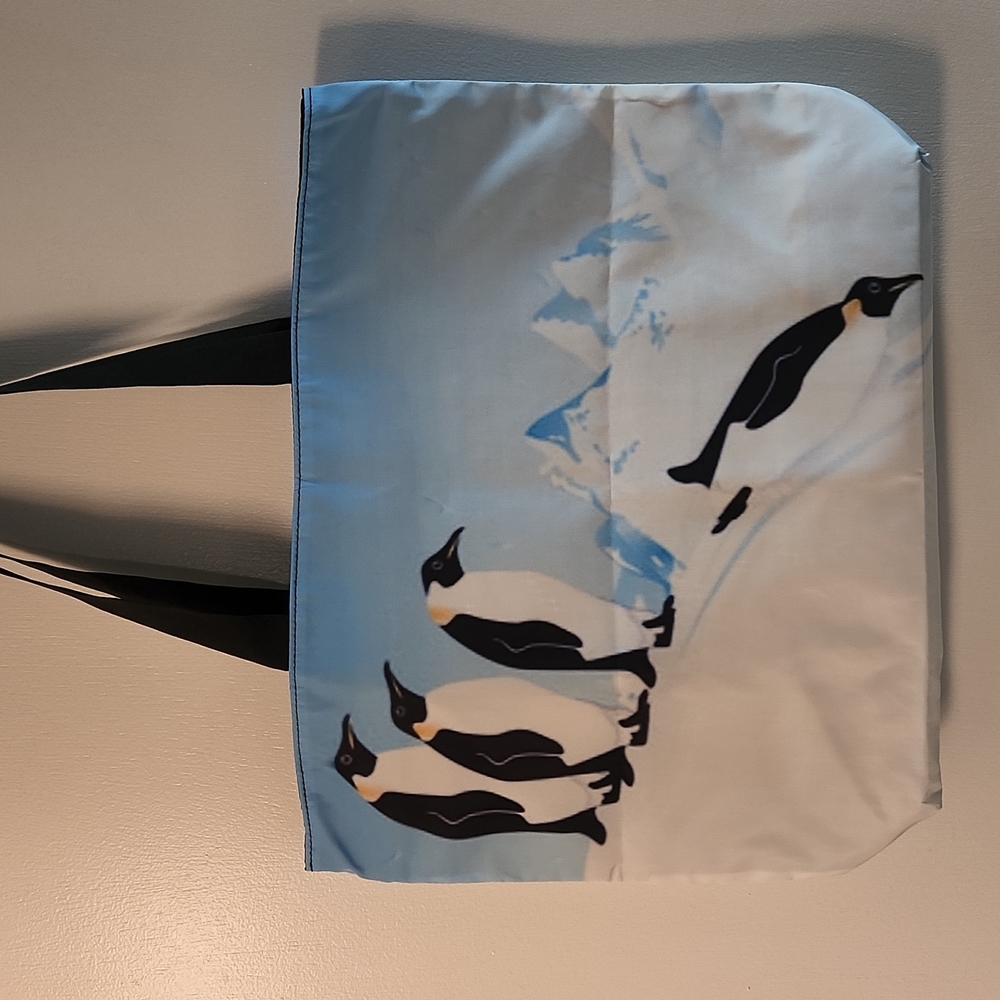 ***HOST PICK*** NEW- Tote Bag- Shoulder Bag- Penguins 🐧